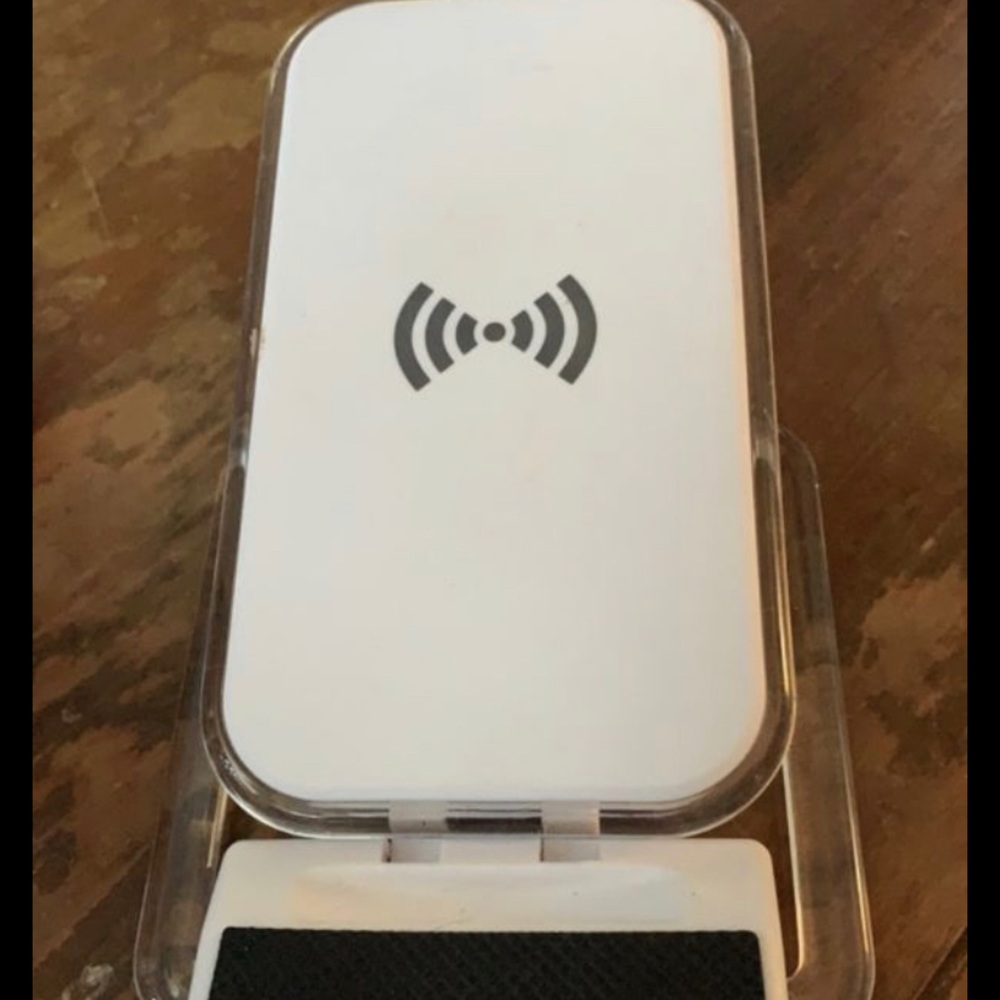 Wireless phone charger